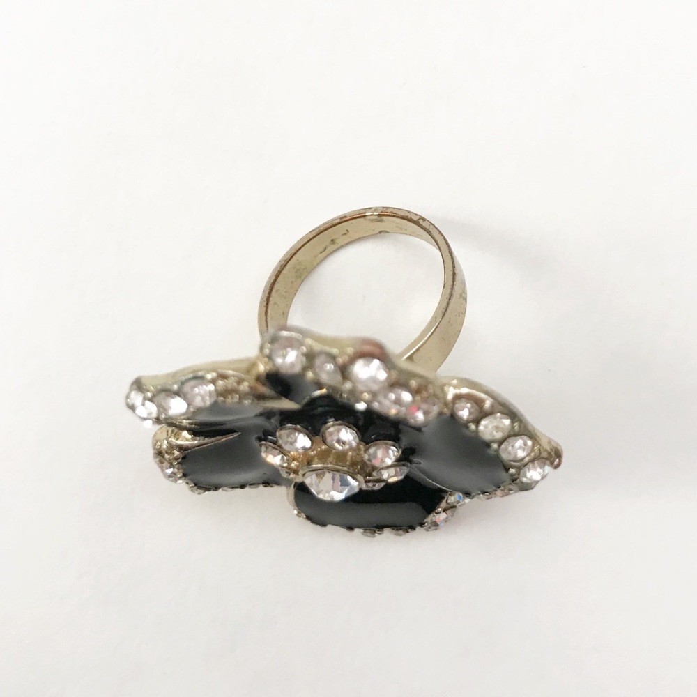 Black flower fashion ring - Picture 4 of 4